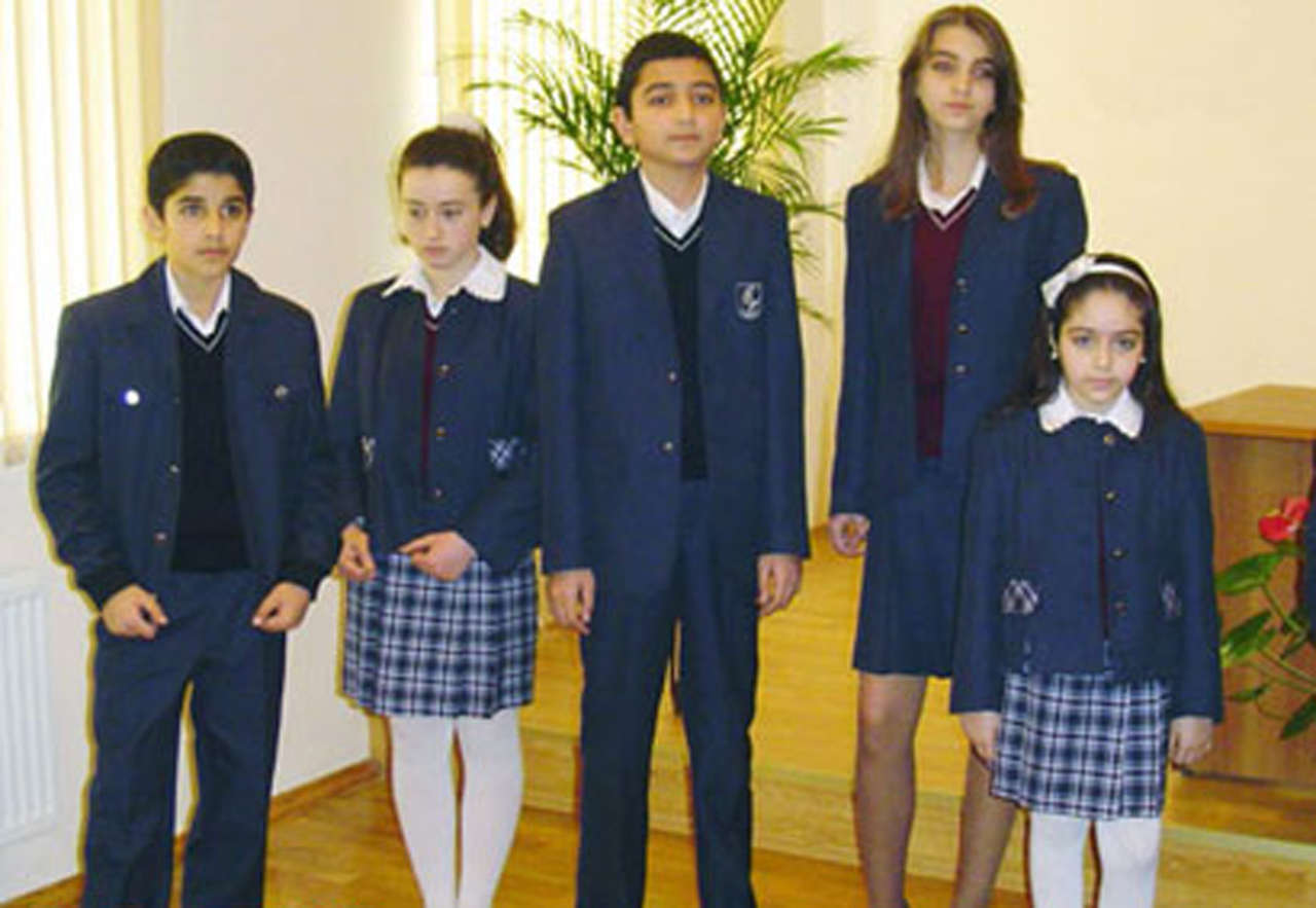Azərbaycanda məktəbli geyimlərinin qiymətləri bahalaşır