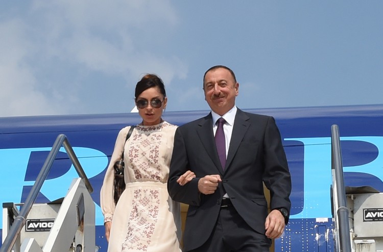 Prezident İlham Əliyev və xanımı İtaliyaya işgüzar səfərə gəliblər (FOTO)