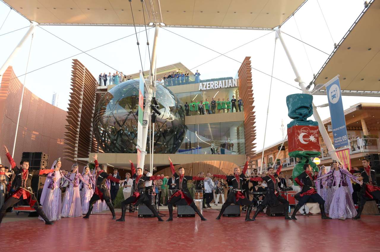 Heydər Əliyev Fondu “Milan Expo 2015”də Azərbaycan “Milli Gün”ü çərçivəsində konsert proqramı təşkil edib (FOTO)