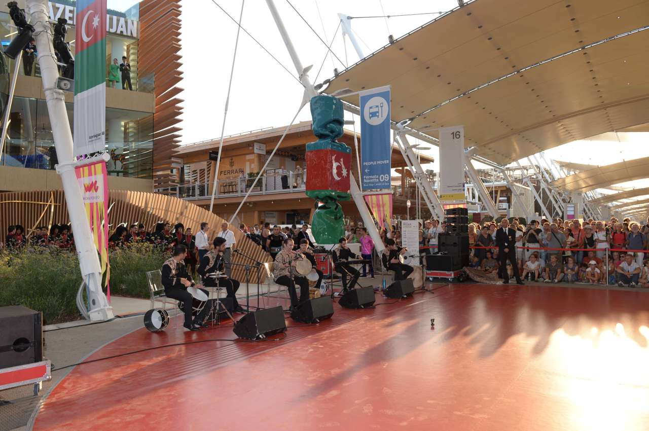 Heydər Əliyev Fondu “Milan Expo 2015”də Azərbaycan “Milli Gün”ü çərçivəsində konsert proqramı təşkil edib (FOTO)