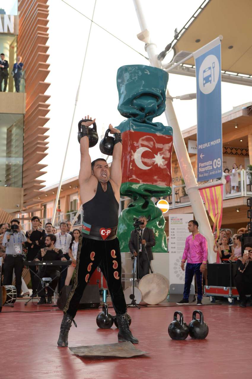 Heydər Əliyev Fondu “Milan Expo 2015”də Azərbaycan “Milli Gün”ü çərçivəsində konsert proqramı təşkil edib (FOTO)