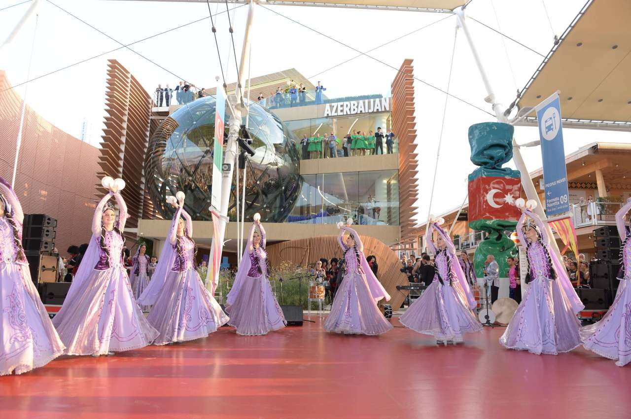 Heydər Əliyev Fondu “Milan Expo 2015”də Azərbaycan “Milli Gün”ü çərçivəsində konsert proqramı təşkil edib (FOTO)