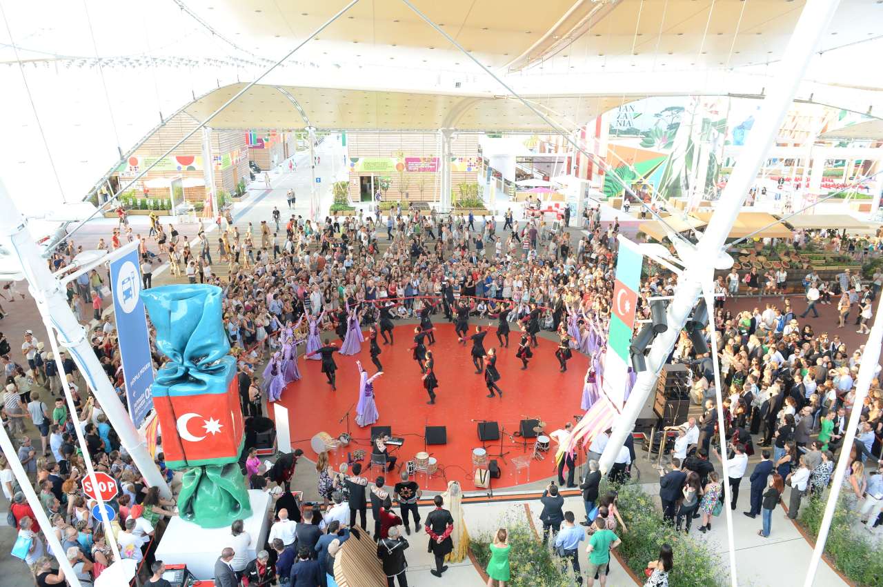 Heydər Əliyev Fondu “Milan Expo 2015”də Azərbaycan “Milli Gün”ü çərçivəsində konsert proqramı təşkil edib (FOTO)