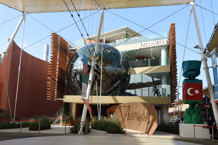 Prezident İlham Əliyev və xanımı "Milan Expo 2015" sərgisindəki Azərbaycan pavilyonunda "Milli gün" mərasimində iştirak ediblər (FOTO)