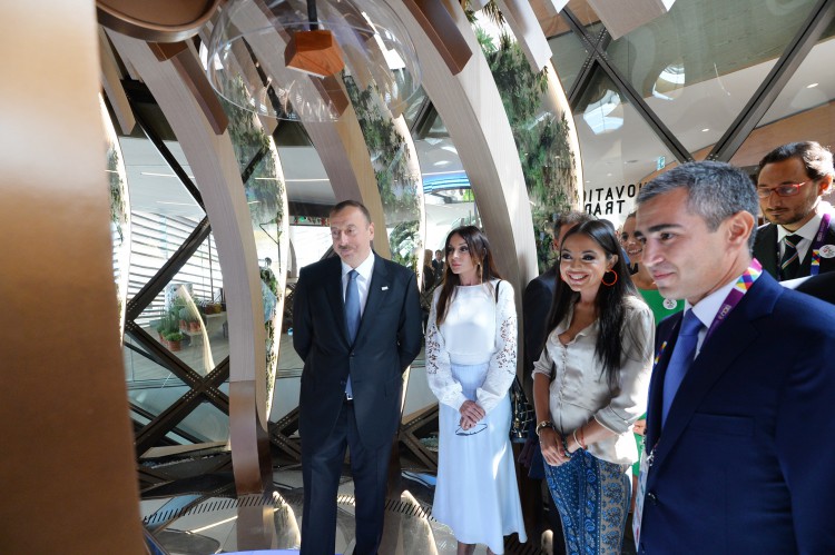 Prezident İlham Əliyev və xanımı "Milan Expo 2015" sərgisindəki Azərbaycan pavilyonunda "Milli gün" mərasimində iştirak ediblər (FOTO)