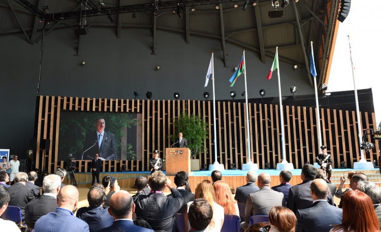 Prezident İlham Əliyev və xanımı "Milan Expo 2015" sərgisindəki Azərbaycan pavilyonunda "Milli gün" mərasimində iştirak ediblər (FOTO)