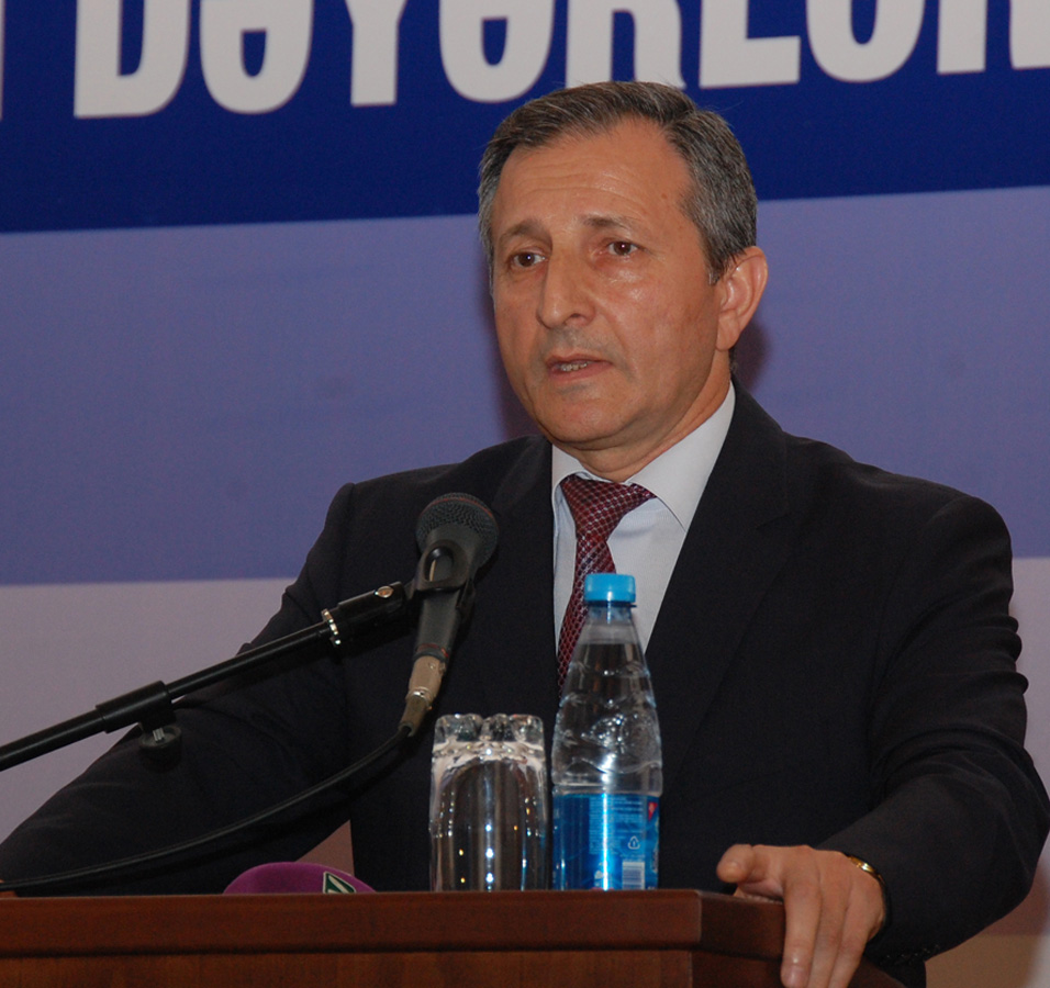 Ərəstun Mehdiyev: Mətbuatın üzərinə böyük missiya düşür (FOTO)
