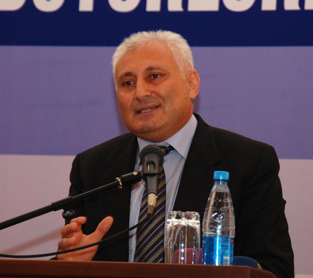 Ərəstun Mehdiyev: Mətbuatın üzərinə böyük missiya düşür (FOTO)