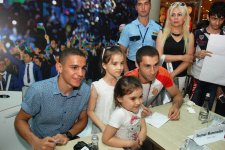 “Park Bulvar”, “Shokki Mokki” və “Day.Az”-ın təşkilati dəstəyi ilə Avropa Oyunları çempionlarının avtoqraf-sessiyası keçirildi (FOTO)