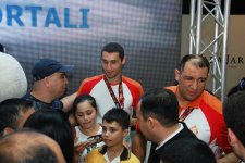 “Park Bulvar”, “Shokki Mokki” və “Day.Az”-ın təşkilati dəstəyi ilə Avropa Oyunları çempionlarının avtoqraf-sessiyası keçirildi (FOTO)