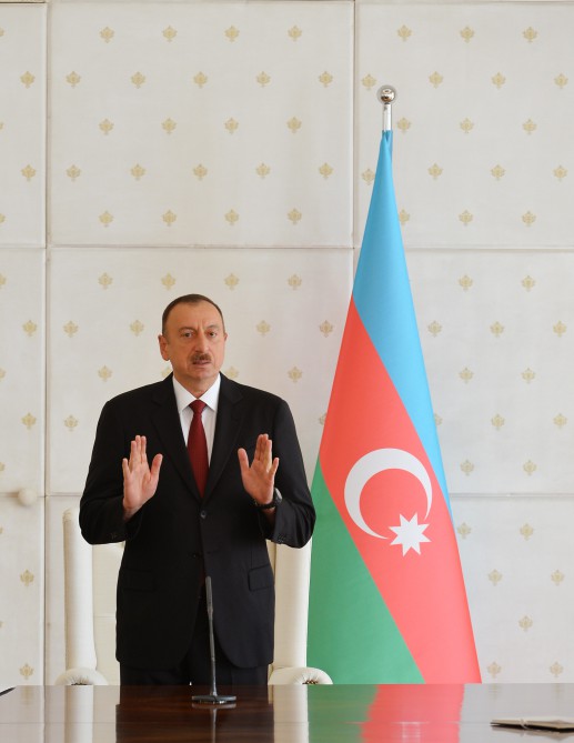 Prezident İlham Əliyevin sədrliyi ilə 2015-ci ilin birinci yarısının yekunlarına və qarşıda duran vəzifələrə həsr olunan iclas keçirilib (FOTO)