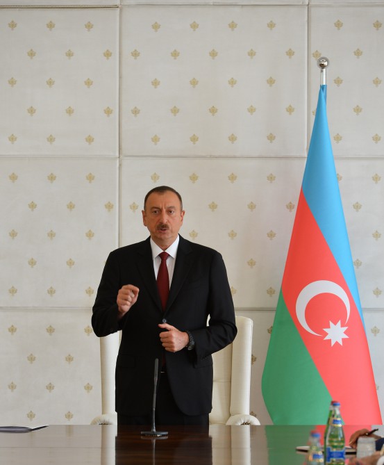 Prezident İlham Əliyevin sədrliyi ilə 2015-ci ilin birinci yarısının yekunlarına və qarşıda duran vəzifələrə həsr olunan iclas keçirilib (FOTO)