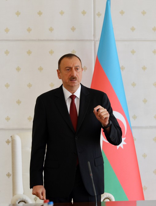 Prezident İlham Əliyevin sədrliyi ilə 2015-ci ilin birinci yarısının yekunlarına və qarşıda duran vəzifələrə həsr olunan iclas keçirilib (FOTO)
