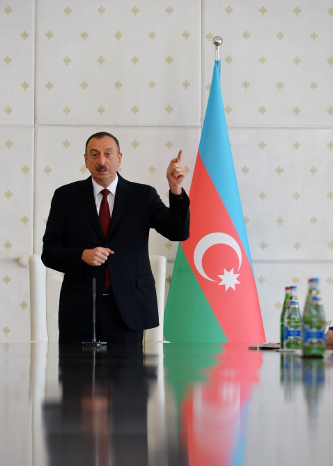 Prezident İlham Əliyevin sədrliyi ilə 2015-ci ilin birinci yarısının yekunlarına və qarşıda duran vəzifələrə həsr olunan iclas keçirilib (FOTO)