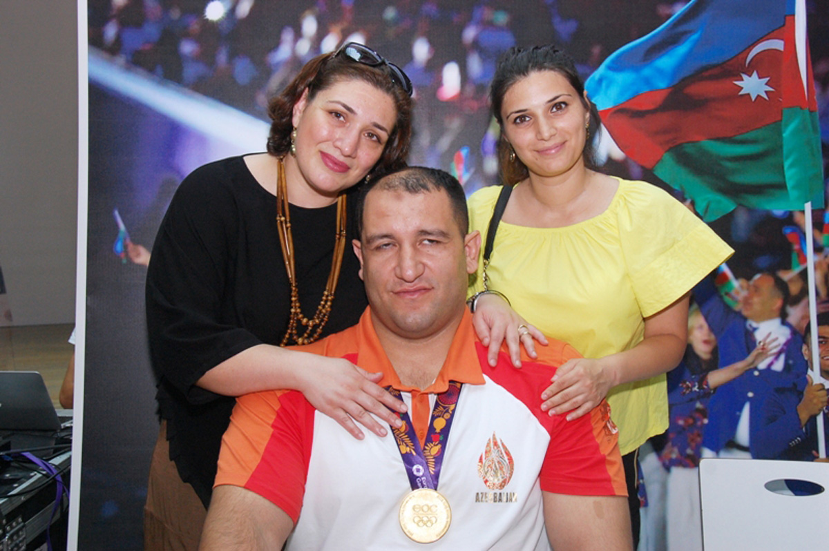 “Park Bulvar”, “Shokki Mokki” və “Day.Az”-ın təşkilati dəstəyi ilə Avropa Oyunları çempionlarının avtoqraf-sessiyası keçirildi (FOTO)