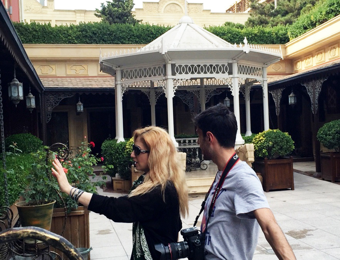 Anar Məmmədxanovun qızı Avropa üçün füsunkar geyimlərdə (FOTO)