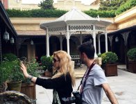 Anar Məmmədxanovun qızı Avropa üçün füsunkar geyimlərdə (FOTO)