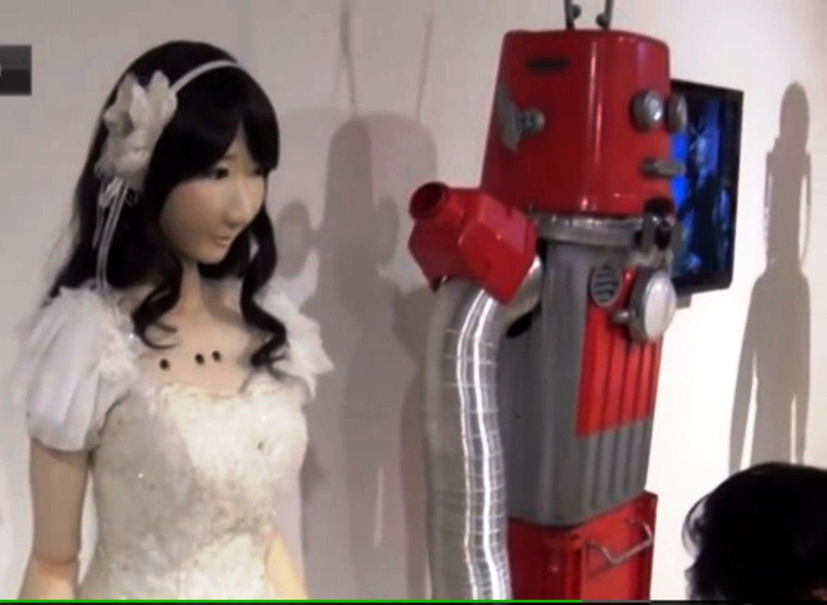 Dünyada ilk dəfə robotların toyu keçirildi (FOTO)