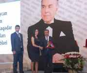 Prezident İlham Əliyevin sərəncamları ilə təltif edilmiş KİV nümayəndələrinə mükafatlar təqdim edilib (FOTO)