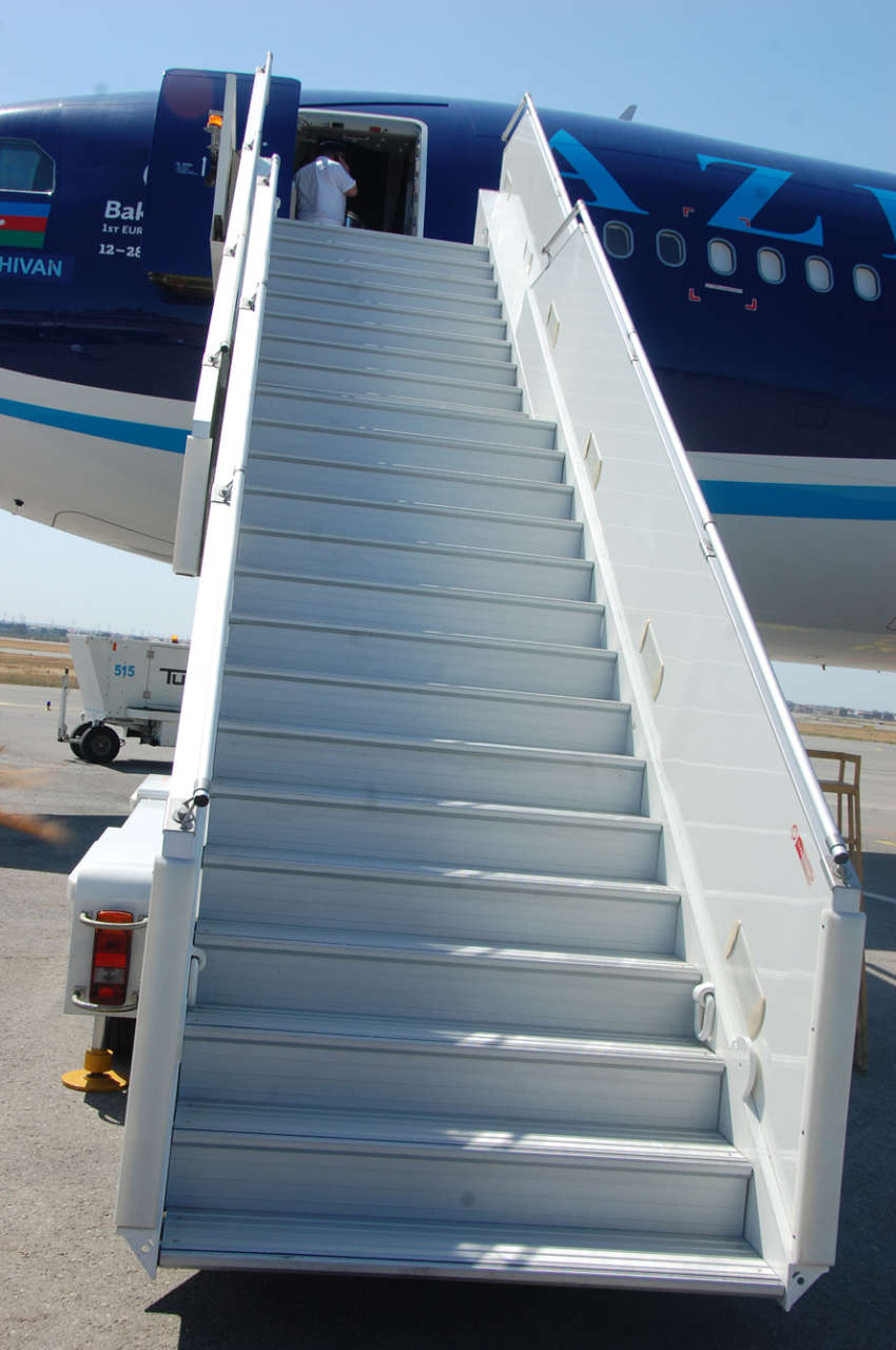 AZAL aviabiletlərin qiymətinin azaldılması səbəbindən bəzi reysləri bağlaya bilər (FOTO)