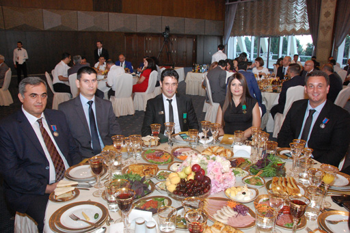 Prezident İlham Əliyevin sərəncamları ilə təltif edilmiş KİV nümayəndələrinə mükafatlar təqdim edilib (FOTO)