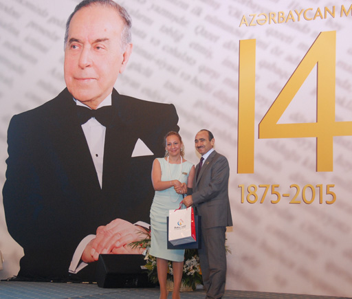 Prezident İlham Əliyevin sərəncamları ilə təltif edilmiş KİV nümayəndələrinə mükafatlar təqdim edilib (FOTO)