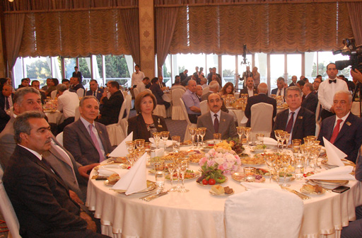 Prezident İlham Əliyevin sərəncamları ilə təltif edilmiş KİV nümayəndələrinə mükafatlar təqdim edilib (FOTO)
