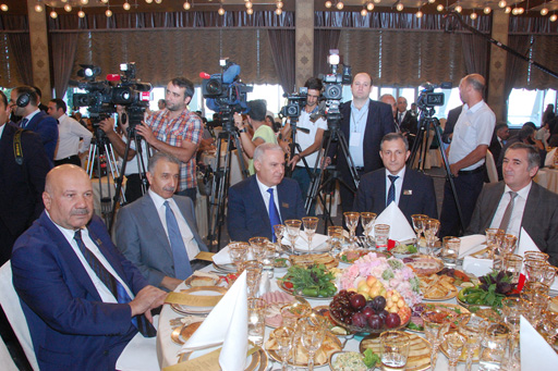 Prezident İlham Əliyevin sərəncamları ilə təltif edilmiş KİV nümayəndələrinə mükafatlar təqdim edilib (FOTO)