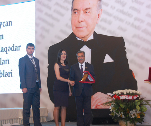Prezident İlham Əliyevin sərəncamları ilə təltif edilmiş KİV nümayəndələrinə mükafatlar təqdim edilib (FOTO)