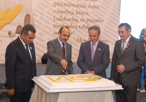 Prezident İlham Əliyevin sərəncamları ilə təltif edilmiş KİV nümayəndələrinə mükafatlar təqdim edilib (FOTO)