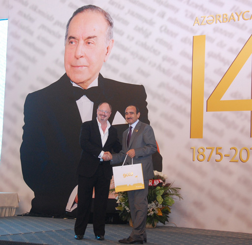 Prezident İlham Əliyevin sərəncamları ilə təltif edilmiş KİV nümayəndələrinə mükafatlar təqdim edilib (FOTO)