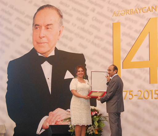 Prezident İlham Əliyevin sərəncamları ilə təltif edilmiş KİV nümayəndələrinə mükafatlar təqdim edilib (FOTO)