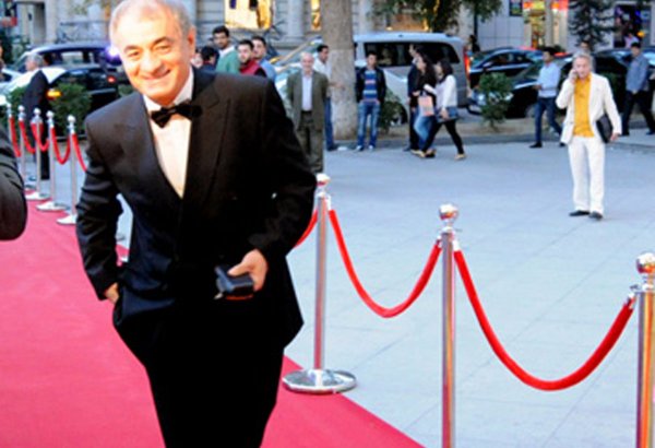 Fəxrəddin Manafov teatra qayıdır