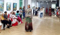 Azərbaycan geyimləri Rusiyada hamını heyran etdi (FOTO)