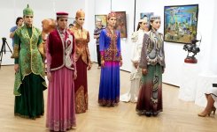 Azərbaycan geyimləri Rusiyada hamını heyran etdi (FOTO)