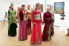 Azərbaycan geyimləri Rusiyada hamını heyran etdi (FOTO)