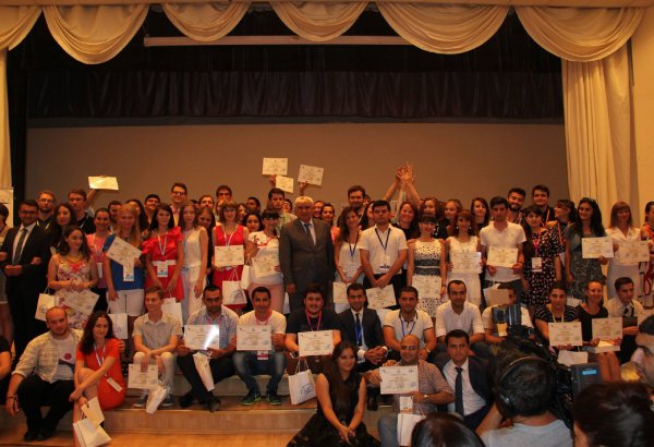 Vətəni təqdim etmək şərəfi – Yay məktəbindən reportaj (FOTO)