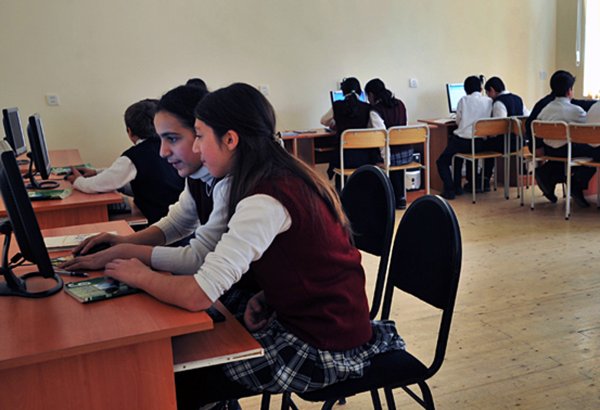 İnformatika fənni ilə bağlı yenidən müzakirələrə başlanıldı: Aidiyyatı qurumların bu fənlə bağlı planları nədir?