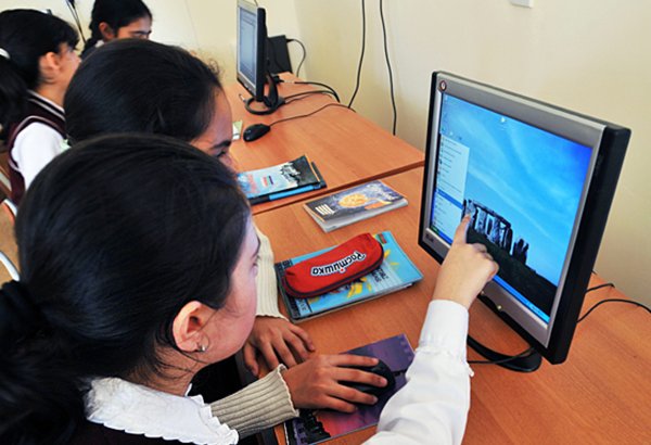Azərbaycanda bütün dərsliklər elektronlaşdırılacaq