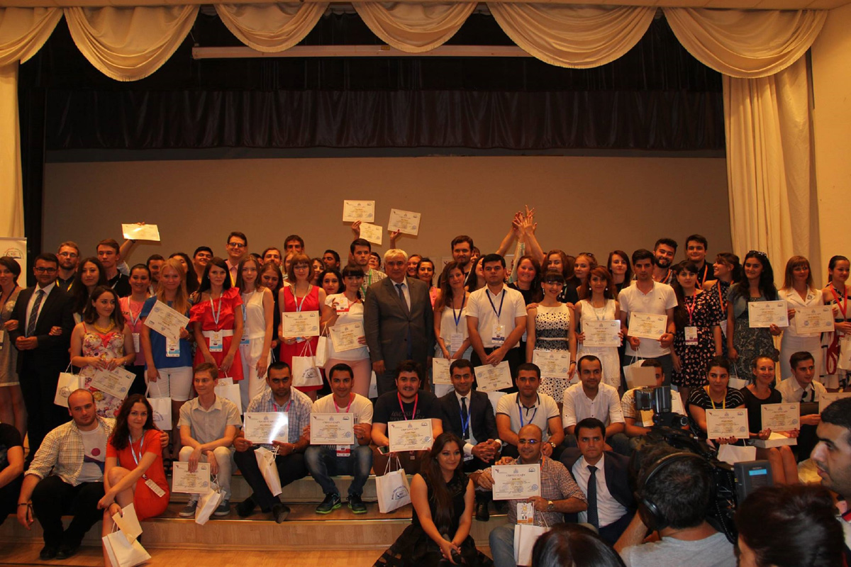 Vətəni təqdim etmək şərəfi – Yay məktəbindən reportaj (FOTO)