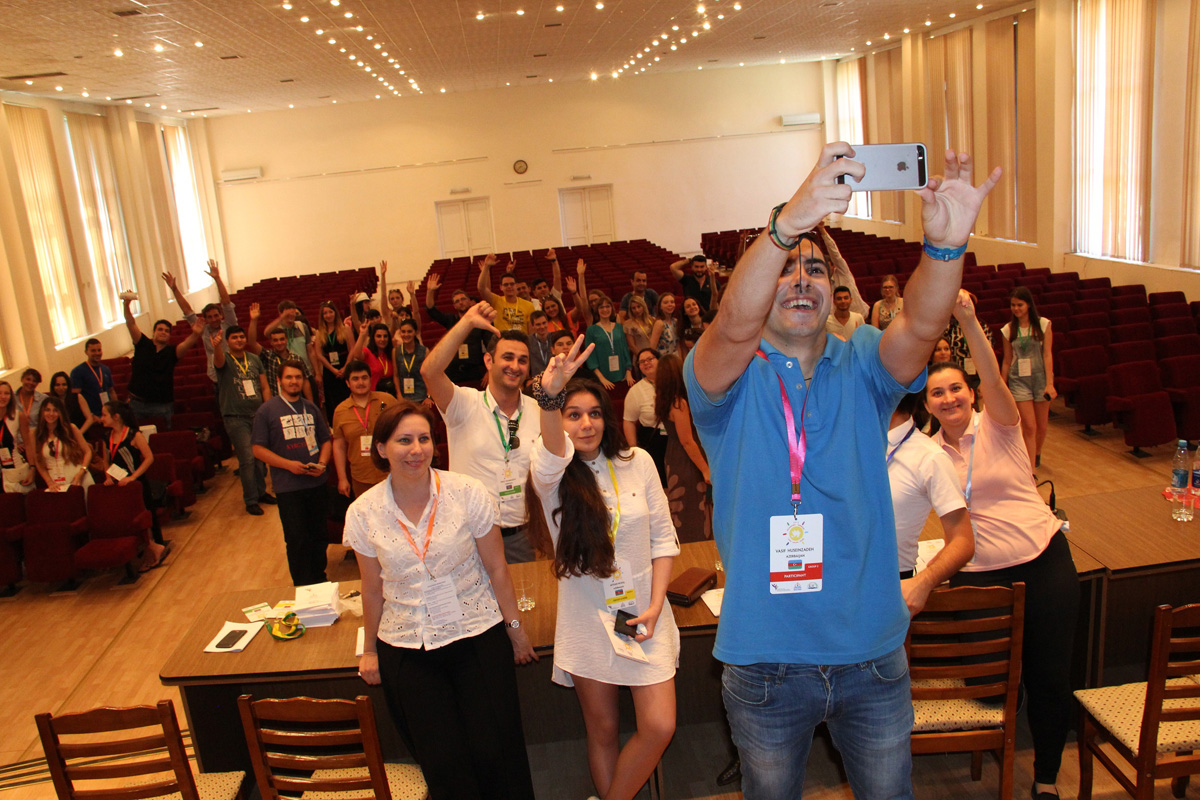 Vətəni təqdim etmək şərəfi – Yay məktəbindən reportaj (FOTO)