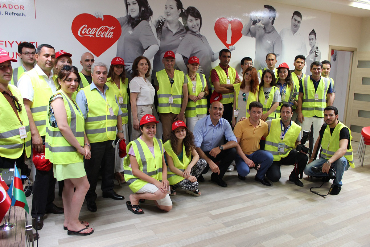 Azərbaycan jurnalistləri "Coca-Cola" zavodunda olublar (FOTO)
