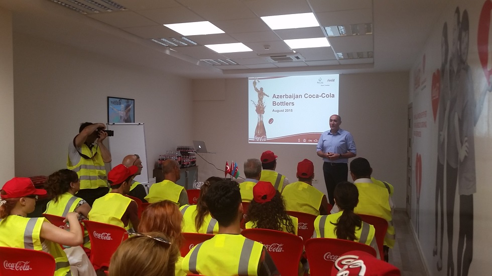 Azərbaycan jurnalistləri "Coca-Cola" zavodunda olublar (FOTO)