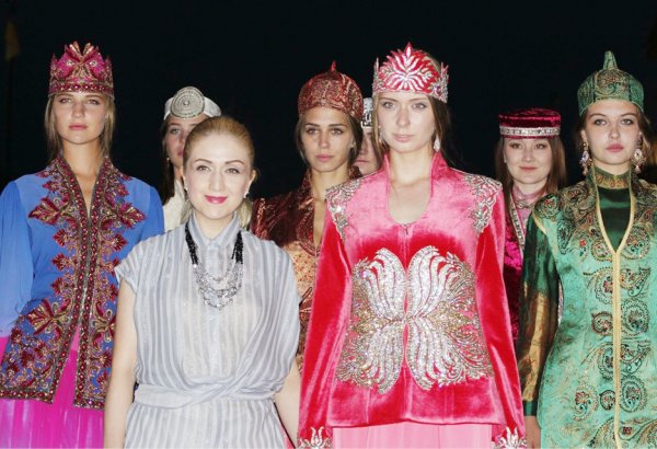 Azərbaycan geyimləri sirli Baykal adasında (FOTO)