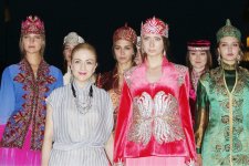 Azərbaycan geyimləri sirli Baykal adasında (FOTO)
