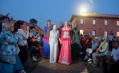 Azərbaycan geyimləri sirli Baykal adasında (FOTO)