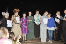 Azərbaycan geyimləri sirli Baykal adasında (FOTO)