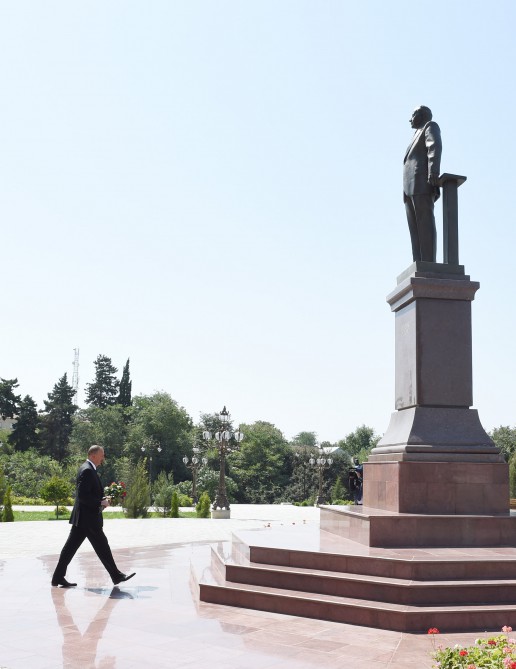 Prezident İlham Əliyev Heydər Əliyev adına park-bulvarın açılışında iştirak edib (FOTO)