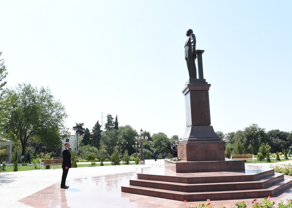 Prezident İlham Əliyev Heydər Əliyev adına park-bulvarın açılışında iştirak edib (FOTO)
