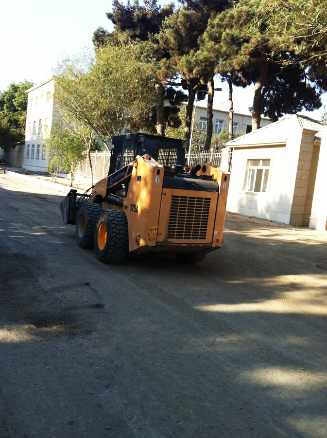 Bakıda daha bir yol yenidən qurulur (FOTO)